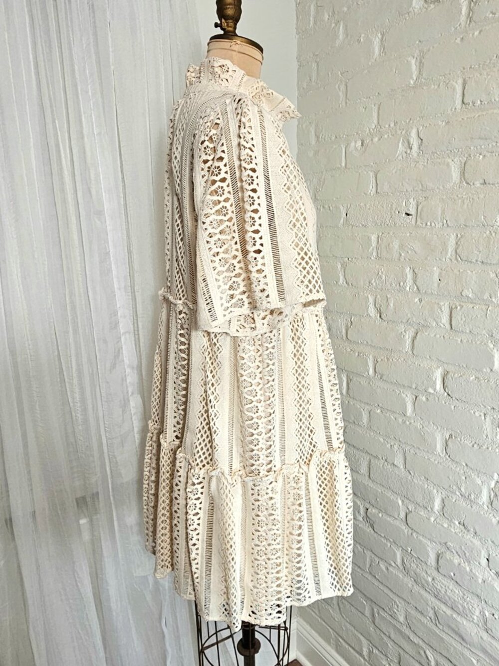 Tuckernuck NWT Cream Eyelet Lace Tiered Mini Dress  Size L - Picture 5 of 10